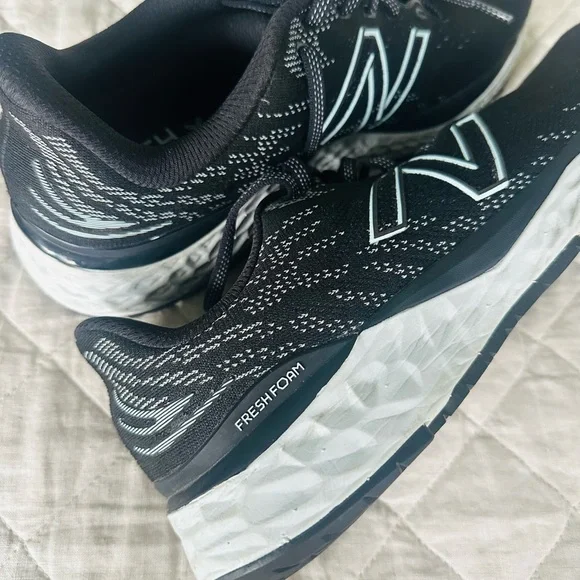 New Balance Fresh Foam 880 v11 Women’s Running Shoes, size 11 👟🖤🤍🩶 - Picture 7 of 7